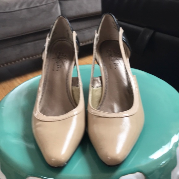 Life Stride Heels! In great condition! - Picture 2 of 5